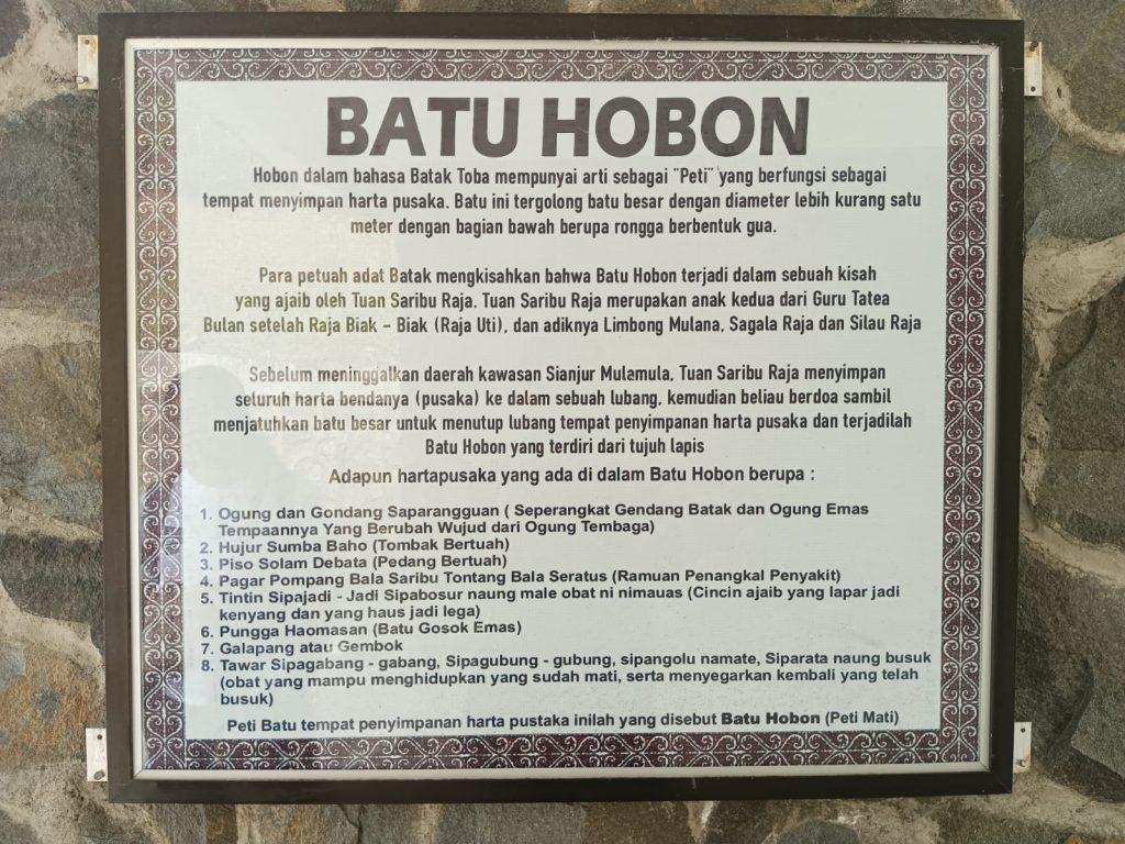 Papan penjelasan singkat Batu Hobon